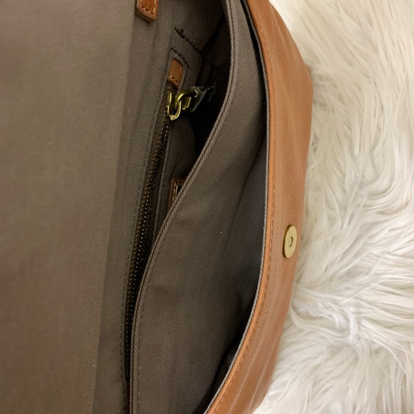 J crew shoulder bag tan color - Picture 3 of 7